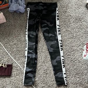 PINK camo leggings!
